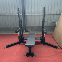Rack de musculation combiné commercial pour salle de sport avec logo personnalisé, couleur personnalisée, robuste, réglable, pour compétition, avec banc de musculation et presse à haltères avec roulettes