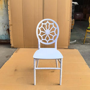<span class=keywords><strong>Chaise</strong></span> Chiavari <span class=keywords><strong>en</strong></span> plastique PP design tournesol blanc à prix réduit <span class=keywords><strong>en</strong></span> vente - Product Image 1