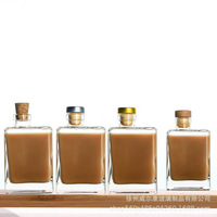 Bouteille en verre scellée de qualité alimentaire, peinte par pulvérisation, avec bouchon carré en liège et bouteille en verre de 200 ml. Excellente performance d'étanchéité