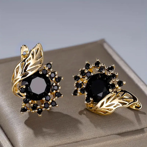 Orecchini a Perno a Forma di Foglia Traforata per Donne, Design Scintillante Nero, Gioielli Eleganti e alla Moda - Product Image 6