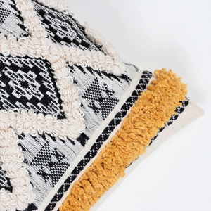 Funda de Cojín Jacquard Boho Texturizada Hecha a Mano en Color Marfil y Negro con Borde Cuadrado para Decoración del Hogar - Product Image 6