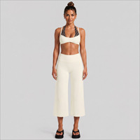 Ensemble de yoga personnalisé pour femme : soutien-gorge dos nu à pois et pantalon capri taille haute à jambes larges – Tenue de sport pour femme