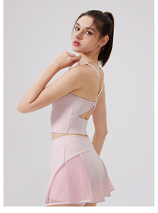 Top Deportivo Corto para Mujer al por Mayor con Cuello Cuadrado, Espalda con Aberturas y Detalle Trenzado, Tirantes Finos, Elástico, Acolchado, para Tenis, Yoga, Pilates - Product Image 5