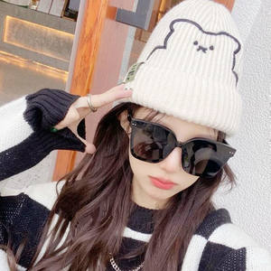 ZT-318 Nuevas Gafas de Sol para Mujer con Dos Puntos de Anclaje, Montura Completa de PC, Protección UV385 Clase 2, Diseño Moderno Estilo Coreano - Product Image 5