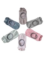Chaussettes courtes personnalisées à faible MOQ, ajourées, antidérapantes avec points en silicone, design invisible à la base du mollet, idéales pour le yoga, le Pilates et les entraînements en salle de sport