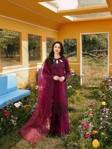 Conjunto de Top, Pantalón Plazzo y Dupatta de Rayón Satinado Puro con Bordado, Lentejuelas de 3 mm, Adorno de Moti y Borde Latkan con Mangas - Product Image 2