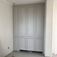 Meuble sur mesure pour toute la maison : buffet, armoire, placard, panneau mural en bois, style côtier américain et français, polyvalent