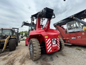 รถยกตู้คอนเทนเนอร์ Kalmar DRT450 มือสองจากสวีเดน ใช้งานน้อย 45 ตัน อะไหล่แท้สภาพดี เหมาะสำหรับใช้งานในท่าเรือ - Product Image 6