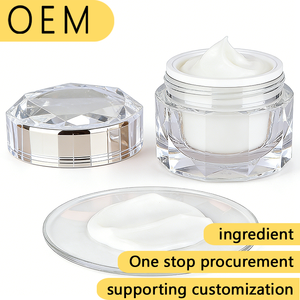 Crème apaisante personnalisée avec flacon et formule entièrement personnalisables - Product Image 3