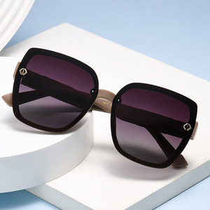 Charmadiar Gafas de sol para mujer, montura cuadrada negra, UV400, polarizadas, antideslumbrantes, gafas de moda para exteriores - Product Image 2