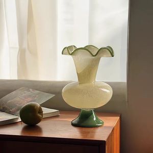 Jarrón Decorativo Verde Vintage Estilo <span class=keywords><strong>Fenton</strong></span>, Borde Ondulado Estilo Ins, Hecho a Mano, Diseño de Encaje Medieval, Decoración Floral de Alta Gama para el Hogar - Product Image 3