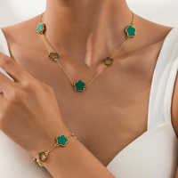 Élégant Simple Polyvalent Femmes Mode Ensemble de Bijoux 2 Pièces Métal Noir Blanc Épissage Chaîne Trèfle Bracelet Collier Alliage