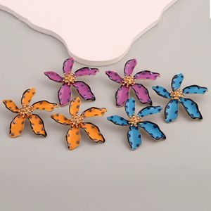 Venta caliente Maple Leaf Green Stamens Love Sun Pendientes de moda ecológicos - Product Image 6