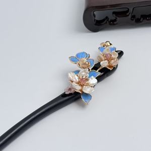 กิ๊บติดผมไม้มะเกลือลายขนนกคิงฟิชเชอร์แบบดั้งเดิม |   เครื่องมือสุดยอดสำหรับการจัดแต่งทรงผมทรงกิ๊บแบบกี่เพ้าในสไตล์ความงามแบบจีนสมัยใหม่ - Product Image 2