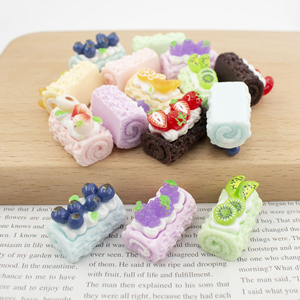 Mini Jouets Squishy en Forme de Gâteau Roulé aux Fruits, Doux et à Remontée Lente, Jouets Anti-Stress pour la Vente en Gros - Product Image 5