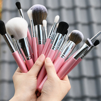 Logo personnalisé OEM Lot de 24 pinceaux de maquillage professionnel Brosse cosmétique blanche en cheveux synthétiques de haute qualité Marque privée