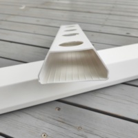 Goulotte hydroponique NFT en PVC de qualité alimentaire, fabriquée à partir de matériau vierge, avec un design de flux trapézoïdal scientifique pour la culture de la laitue et des légumes-feuilles.