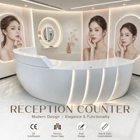 Comptoir de réception moderne blanc incurvé de luxe avec façade cannelée et éclairage LED pour salon de beauté, spa, hôtel, bureau – Personnalisable