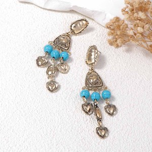 Za Cross-Border Mittelalter liche Retro-Stil Ohrringe Asymmetrische Stereo Relief Herz Quaste Legierung und Zink Schmuck