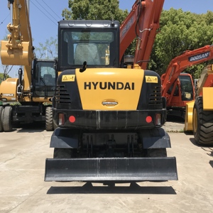 Excavatrice Hyundai 60W-7 modèle 7 tonnes avec moteur Cummins, unité d'occasion à bas prix, peinture d'origine, comprend des composants de pompe Enerpac - Product Image 6