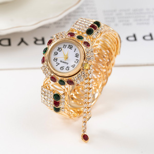 Montre-bracelet à quartz créative en alliage pour femme avec pampilles, style mode - Product Image 1