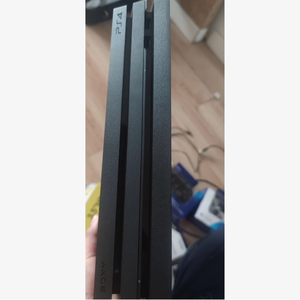 Consola de Videojuegos PS4 Pro de Segunda Mano Versión de Hong Kong, con Disco Duro Externo de 4TB, Más de 100 Juegos y Dos Controles - Product Image 3