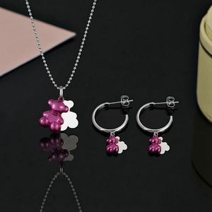 ชุดเครื่องประดับสแตนเลสสตีลแบรนด์ดีไซเนอร์สำหรับผู้หญิง ขายส่งจากโรงงาน สร้อยคอทอง 18k ต่างหู สำหรับงานปาร์ตี้ กันน้ำ เคลือบ PVD - Product Image 1