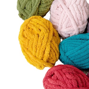 Vente Chaude Gros Stock 250 grammes Par <span class=keywords><strong>Pelote</strong></span> 100% Polyester Épais Doux Couverture Tricot Fil Chenille Chunky pour Crochet - Product Image 1