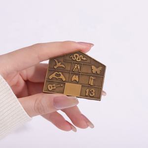 Épingle à chapeau en émail Vierge <span class=keywords><strong>Marie</strong></span> De Guadalupe personnalisée Épingles de fête catholiques Épinglette de la paix et du chapeau divin - Product Image 3