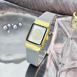 Montre à quartz de luxe à cadran carré avec bracelet en silicone multicolore, boîtier doré vintage, accessoire de mode élégant pour femme, cadeau - Product Image 6