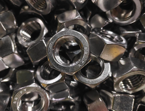 Kit de boulons à écrou à insert en acier avec bride, finition naturelle, anti-vibrations pour machines agricoles et assemblage de moyeu de roue de camion - Product Image 6