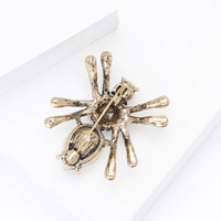 Broches tendance Halloween en cristal en forme d'araignée pour femmes et unisexe, épingles insectes multicolores disponibles, accessoires décontractés pour fêtes, cadeaux