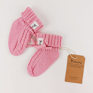 Pinuotu Chaussons pour nouveau-né en tricot épais torsadé avec lien, accessoires de luxe pour bébé, vente en gros, bottes personnalisées - Product Image 1