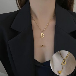 สร้อยคอจี้ตัวอักษรประดับพู่ทอง 18K กันน้ำ ไม่ลอก ไม่ดำ สร้อยคอชอคเกอร์พู่สี่เหลี่ยมสแตนเลส - Product Image 2
