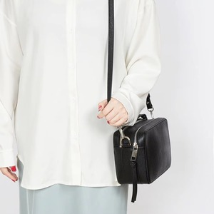 Sac à main en cuir de luxe pour femme, best-seller, idéal pour le quotidien des femmes modernes, disponible à la vente - Product Image 1