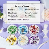 Ensemble cadeau artisanal pour la fête des mères, bougie en cire de soja aromatique avec fleurs séchées, paillettes, cristaux et décorations en coquillages