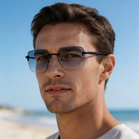 Nouvelles Lunettes de Soleil Carrées Homme 2026 Style Européen et Américain, Monture Complète Dorée, Verres PC, Protection UV400, Légères et Durables