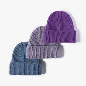 Gorro de lana para mujer, estilo simple, monocromático, con protección térmica para las orejas, tejido grueso para invierno. - Product Image 2