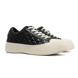 Chaussures d'été - Chaussures décontractées à semelles épaisses pour hommes et femmes, chaussures tendance de niche, baskets blanches polyvalentes - Product Image 1