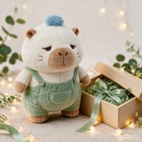 Peluche Capybara Mignonne avec Salopette Verte, Jouet en Peluche Personnalisé, Vente en Gros, Fabricant de Peluches Personnalisées, Cadeau pour Enfants