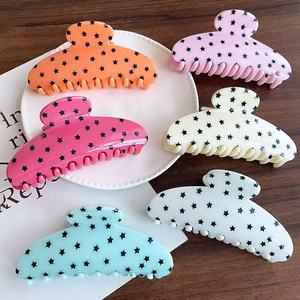 Pinzas para el pelo con estampado de estrellas de plástico PS, estilo coreano, dulces, multicolor, antideslizantes, accesorios de moda para el cabello para mujeres. - Product Image 1