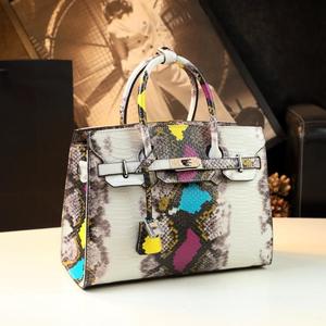 Mochila Cuadrada Impermeable de Piel Sintética para Mujer, Forro de Poliéster, 20-35L, Respaldo Ergonómico, Cierre de Cremallera Elegante, para Laptop de 15 Pulgadas - Product Image 3