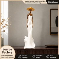 Figurine de femme en résine blanc et doré style Hollywood Glamour, en robe fluide avec chapeau à large bord, pour décoration de table console, vente en gros