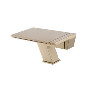 モダンなシングルホールの浴室用洗面台蛇口つや消しゴールド仕上げクリエイティブな滝デザイン温水冷水用シングルハンドルハンド - Product Image 6