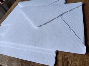 Tùy Chỉnh In Thiệp Chúc Mừng Thẻ Nghệ Thuật Giấy Kỹ Thuật Số In Ấn Dập Nóng Deckle Cạnh Không Thường Xuyên Tay Rách Cán Flap Kinh Doanh - Product Image 2