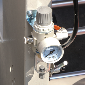 Machine semi-automatique d'emballage sous film rétractable et de scellage des bords pour l'emballage des bouteilles d'eau - Product Image 4