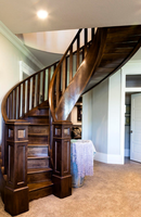 Système d'escalier hélicoïdal intérieur personnalisé avec marches en bois massif pour villa, escalier en spirale en bois pour projets de maisons de luxe