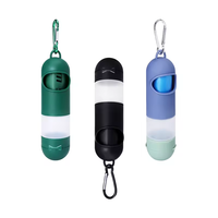 Vente en gros de distributeur de sacs à ordures pour chiens en forme de capsule avec bouteille de savon liquide rechargeable pour une élimination pratique des déchets d'animaux domestiques