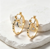 Sonnenförmige Halbmond-Ohrringe mit Diamantdesigns, vielseitig und hochwertig, geeignet für alle Anlässe.