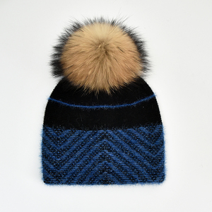 Bonnets d'hiver <span class=keywords><strong>en</strong></span> <span class=keywords><strong>laine</strong></span> <span class=keywords><strong>pour</strong></span> femmes Bonnets <span class=keywords><strong>en</strong></span> fourrure personnalisés avec <span class=keywords><strong>pompon</strong></span> <span class=keywords><strong>en</strong></span> fourrure <span class=keywords><strong>pour</strong></span> femmes <span class=keywords><strong>Bonnet</strong></span> souple <span class=keywords><strong>en</strong></span> <span class=keywords><strong>laine</strong></span> avec logo personnalisé <span class=keywords><strong>pour</strong></span> femmes - Product Image 2